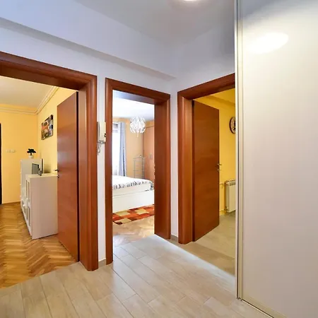 Ana Apartment *